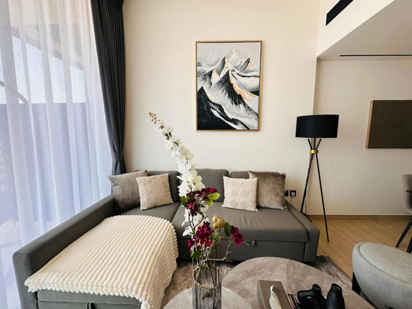 Stylish Brand-new 1br *